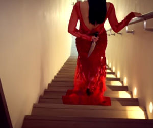 Không chỉ Sơn Tùng M-TP hay Zero9, Thu Minh cũng từng cầm dao đầy 'sát khí' trong MV cách đây 1 năm