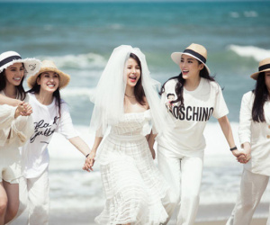Kỳ Duyên cùng hội bạn thân quậy tưng bừng trong tiệc chia tay độc thân của Diệp Lâm Anh