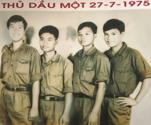 Tình bạn vượt thời gian: Sau 43 năm mới lại được chụp chung tấm hình như ngày còn trai trẻ
