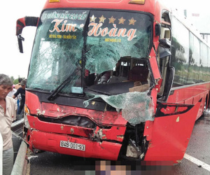 4 ôtô tông liên hoàn trên cao tốc TP.HCM - Trung Lương