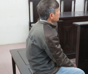 Chủ cửa hàng sách cũ giở trò 'bệnh hoạn' với bé gái 4 tuổi