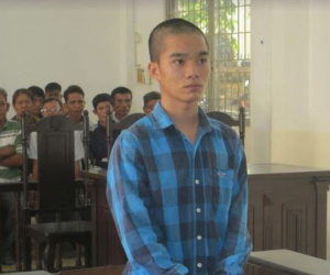 Đâm chết người vì hỗn láo với mẹ của mình