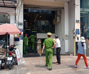 Hà Nội: Mâu thuẫn khi đi thang máy, cư dân vác dao chém nhau khiến ba người bị thương