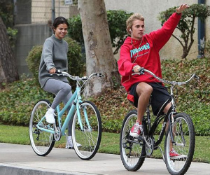 Justin Bieber lại một lần nữa rơi vào 'lưới tình' với Selena Gomez
