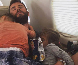 Loạt ảnh minh chứng 'Thor' Chris Hemsworth là ông bố tuyệt vời