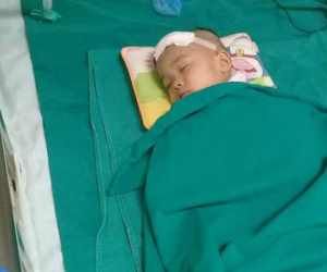 Hà Nội: Bé gái hơn 3 tuổi đau đớn trải qua 2 lần phẫu thuật trị xạ u não