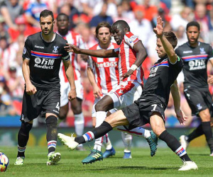 Stoke City chia tay Premier League sau 10 năm gắn bó