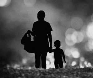 Tôi hối hận vì làm mẹ đơn thân