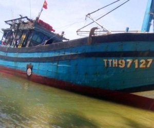 13 ngư dân thoát nạn khi tàu đánh cá bị đâm thủng