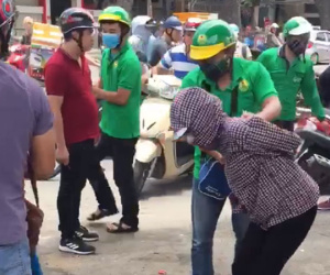 Hà Nội: Vây bắt nhóm 'nữ quái' chuyên móc túi người đi đường ở Cầu Mới, Ngã Tư Sở