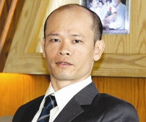 Không thể đòi hỏi Bộ trưởng giỏi như ở Singapore nhưng lương tiêu chuẩn Châu Phi