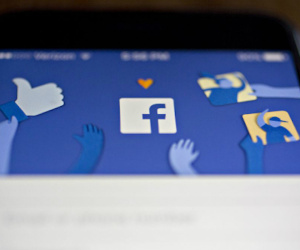 Facebook đang khảo sát để chuẩn bị cho phiên bản thu phí