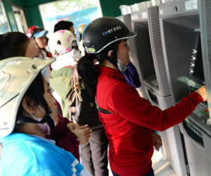 Lại tăng phí rút tiền ATM nội mạng lên 1.500 đồng/lượt