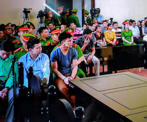 Luật sư đề nghị hoãn phiên tòa xử bác sĩ Lương