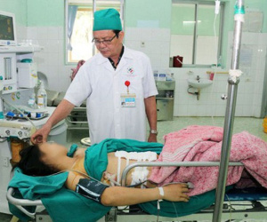 Nghĩ vợ là công an đến bắt, chồng đâm tới tấp người vợ trẻ