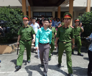 15.400 chữ ký ủng hộ, bác sĩ Hoàng Công Lương có được xét vô tội?