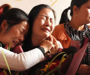Bé gái 7 tuổi bị bắt cóc rồi đánh đập và cuộc đoàn tụ đẫm nước mắt sau 21 năm