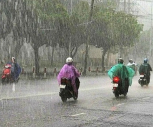 Chiều nay miền Bắc mưa giông