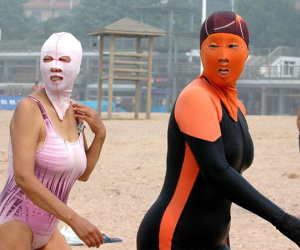 'Ninja biển khơi' - kiểu thời trang phá ngang thời tiết của chị em khi đi biển mùa hè khiến ai cũng phải phì cười