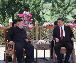 Ông Tập bất ngờ đón khách 'bí ẩn' Kim Jong Un ở Đại Liên