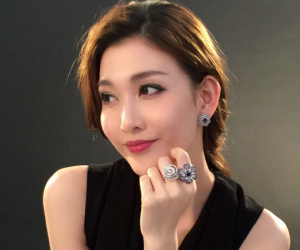 Phận đời buồn của người đẹp Hồng Kông từng bị ép 'quy tắc ngầm' với sếp, giờ đây bán quần áo mưu sinh