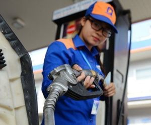 Xăng tăng hơn 500 đồng một lít