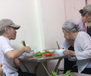Góc bạn thân: Ba cụ bà đều đặn đi ăn bún riêu với nhau một tuần hai lần trong suốt nhiều năm