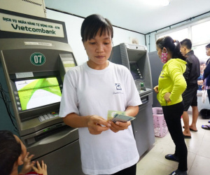 Hai 'ông lớn' VietinBank, Vietcombank tăng phí rút tiền ATM
