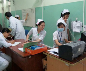 Lương 2,7 triệu: Bác sĩ vừa ký hợp đồng đã chạy mất hút