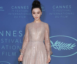 Sau khi bị chê sến trên thảm đỏ Cannes, Phạm Băng Băng lập tức trở lại phong cách 'nữ hoàng'