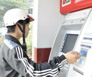 Tăng phí giao dịch ATM lên 10.000 đồng, ngân hàng mới hết lỗ?