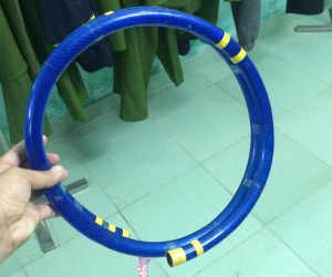 Thanh niên trẻ cover lại nhạc phim Tân Thủy Hử bằng một cái ống nước