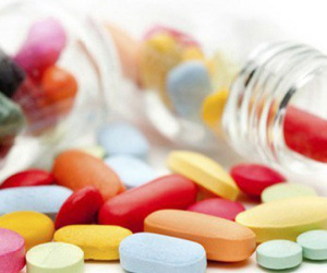 Có được pha thuốc kháng sinh với sữa?