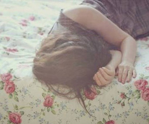 Khởi tố xe ôm chở thiếu nữ đi xin việc vào nhà nghỉ