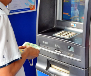 Không thể đổ lỗi...bù lỗ, do ATM cũng mang lại 'lợi đơn, lợi kép' cho ngân hàng