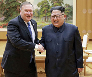 Kim Jong-un tươi cười với Ngoại trưởng Mỹ trước khi thả người