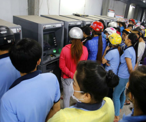 Choáng với 'rừng phí' dịch vụ ngân hàng