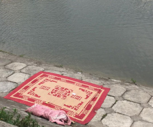 Hà Nội: Đi tập thể dục, người dân bàng hoàng phát hiện thi thể người đàn ông nổi lập lờ trên hồ Ngọc Khánh