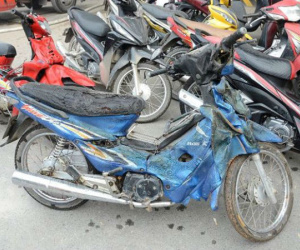 Hàng loạt xe biến dạng sau vụ cháy ở toà nhà Bệnh viện Việt-Pháp