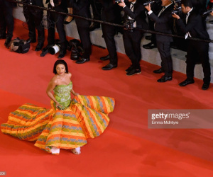 Những nhân vật gây 'nhức mắt' nhất thảm đỏ Cannes ngày 3