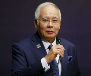 Vừa mất ghế, cựu thủ tướng Malaysia đối mặt điều tra thụt két
