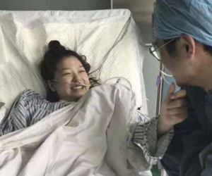 Cô gái hôn mê 4 tháng tỉnh dậy nhờ nam y tá hát cho nghe mỗi ngày