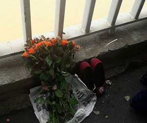 Để lại bó hoa trên cầu Thăng Long, cô gái gieo mình xuống sông Hồng
