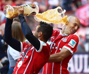 Bayern thua đậm, Dortmund suýt mất top 4 ở vòng cuối Bundesliga