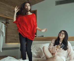 Hiền Thục 'đọ' vẻ tươi trẻ với con gái 16 tuổi
