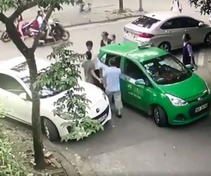 Sự thật bất ngờ vụ tài xế taxi bị người đàn ông đi Mercedes đánh