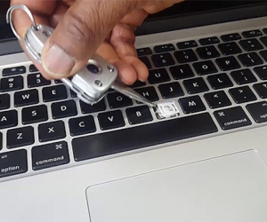 Người Mỹ kiện Apple vì bàn phím 'bướm' trên MacBook