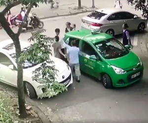 Trần tình của bố thanh niên đánh tài xế taxi: Do nóng nảy, thiếu kiềm chế