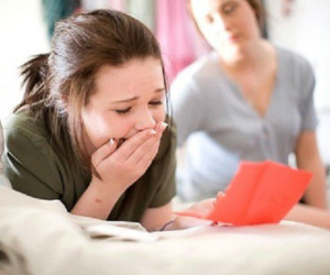 Cầm phong bì tiền mừng cưới của họ hàng nhà chồng, tôi uất ức nghẹn ngào