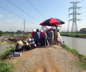 Hà Nội: Đi làm đồng, người dân hốt hoảng phát hiện thi thể phụ nữ tử vong trong trại vịt